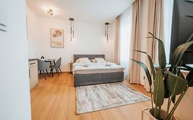 Citybeat Apartments, 400M From The Square